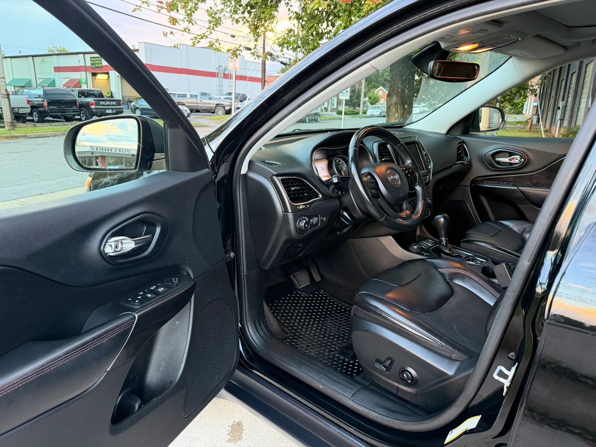 2019 Jeep Cherokee TrailHawk Sport Utility 4D