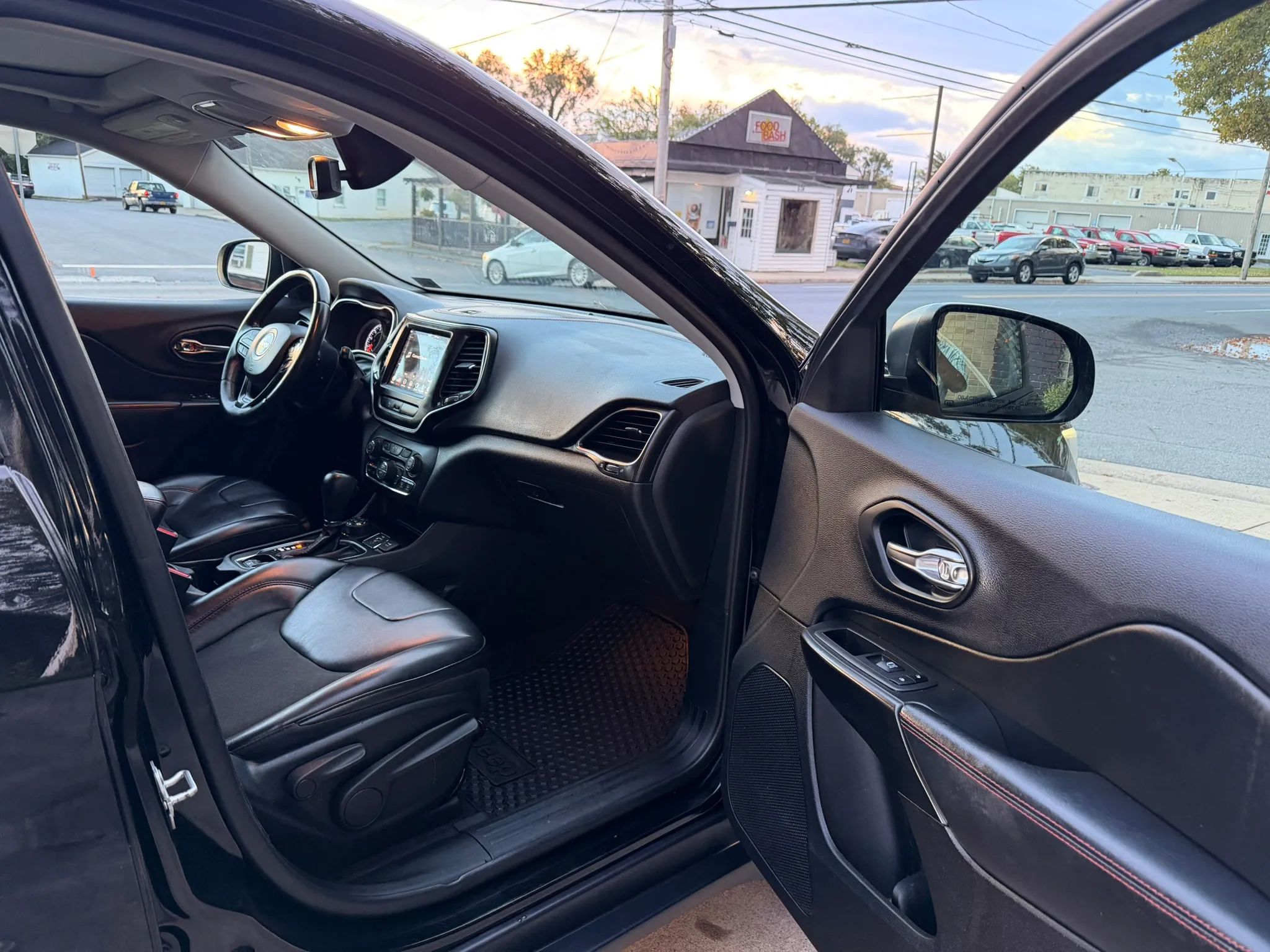 2019 Jeep Cherokee TrailHawk Sport Utility 4D