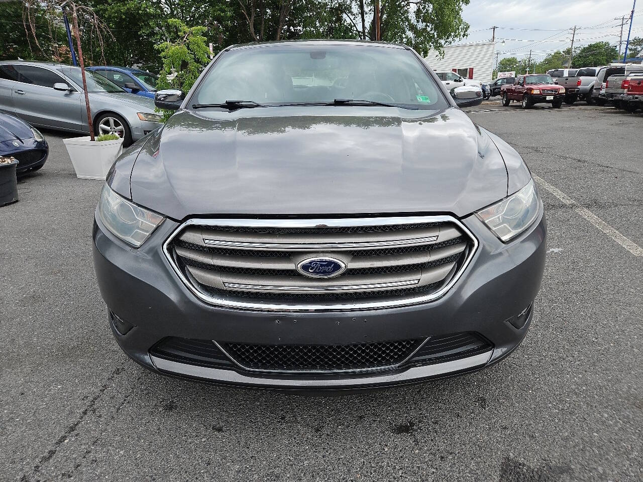 2014 Ford Taurus Limited Sedan 4D photo 2