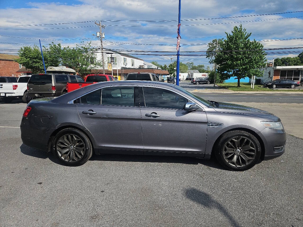 2014 Ford Taurus Limited Sedan 4D photo 8