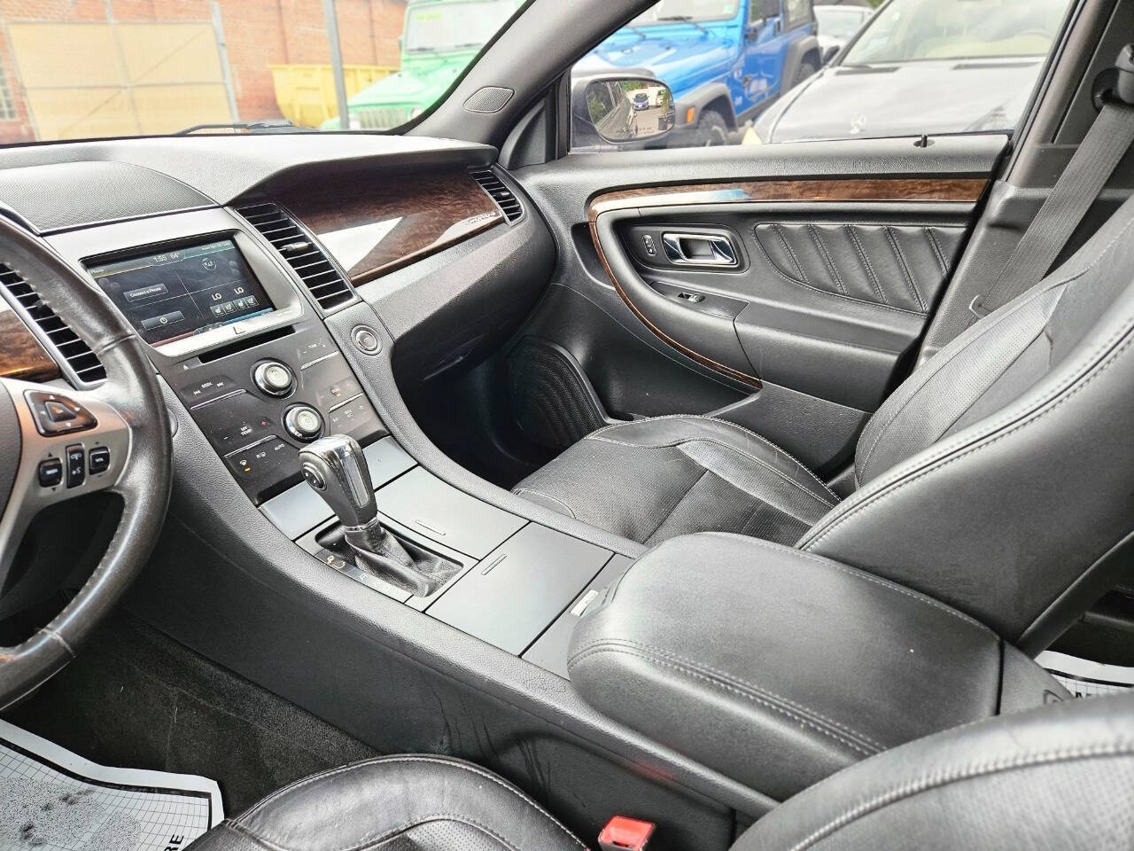 2014 Ford Taurus Limited Sedan 4D photo 12