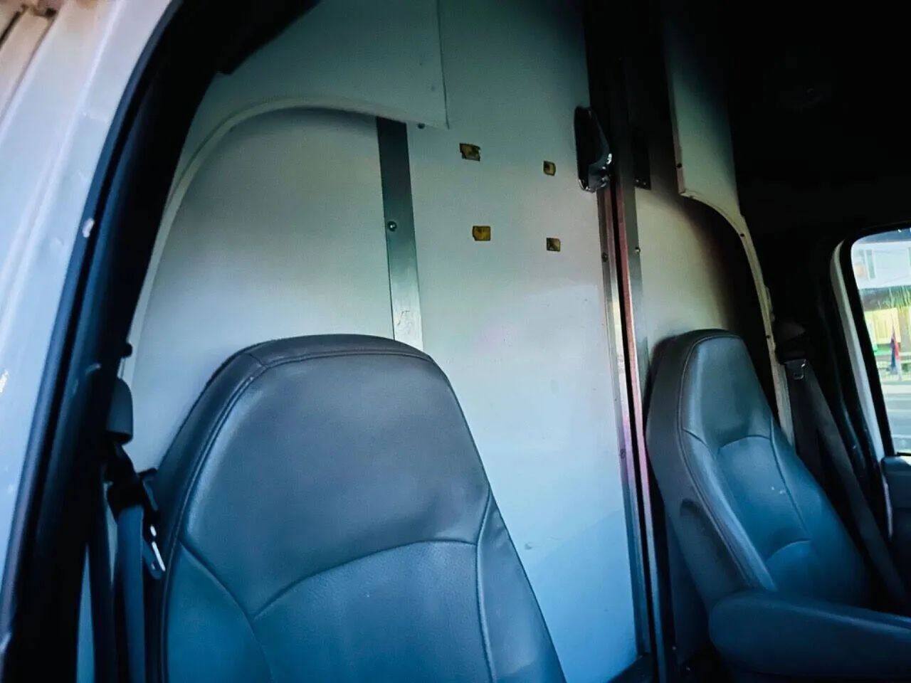 2002 Ford E-Series E-350 SD Commercial/Cutaway/Chassis photo 15