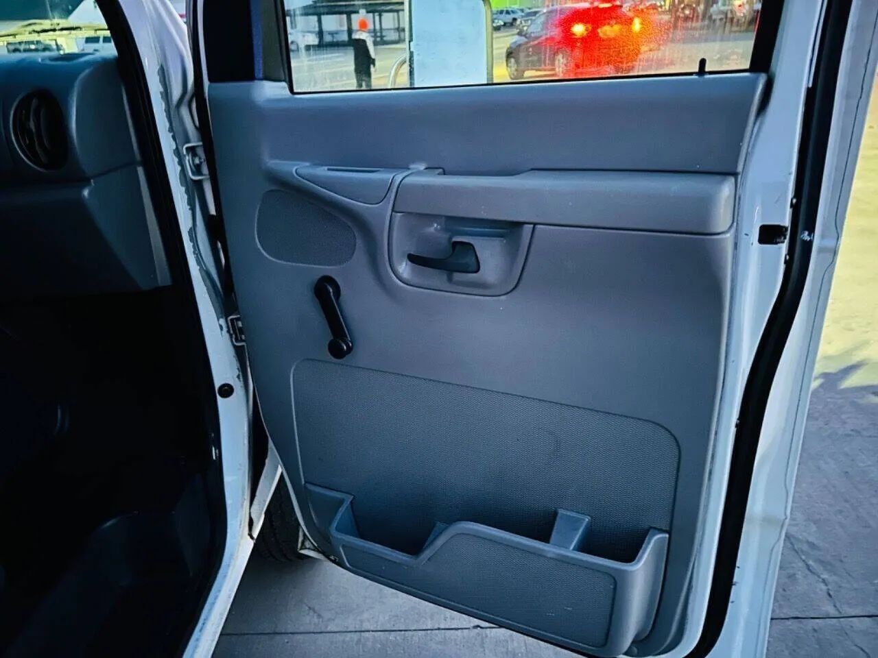 2002 Ford E-Series E-350 SD Commercial/Cutaway/Chassis photo 23