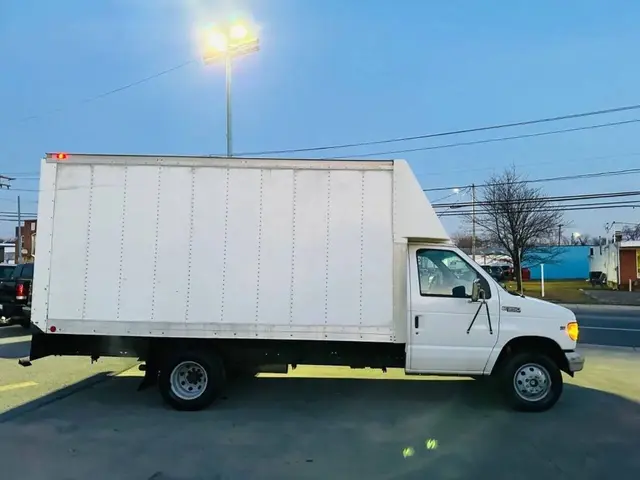 2002 Ford E-Series E-350 SD Commercial/Cutaway/Chassis photo 5