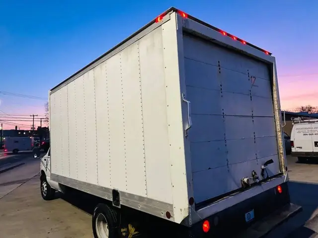 2002 Ford E-Series E-350 SD Commercial/Cutaway/Chassis photo 7