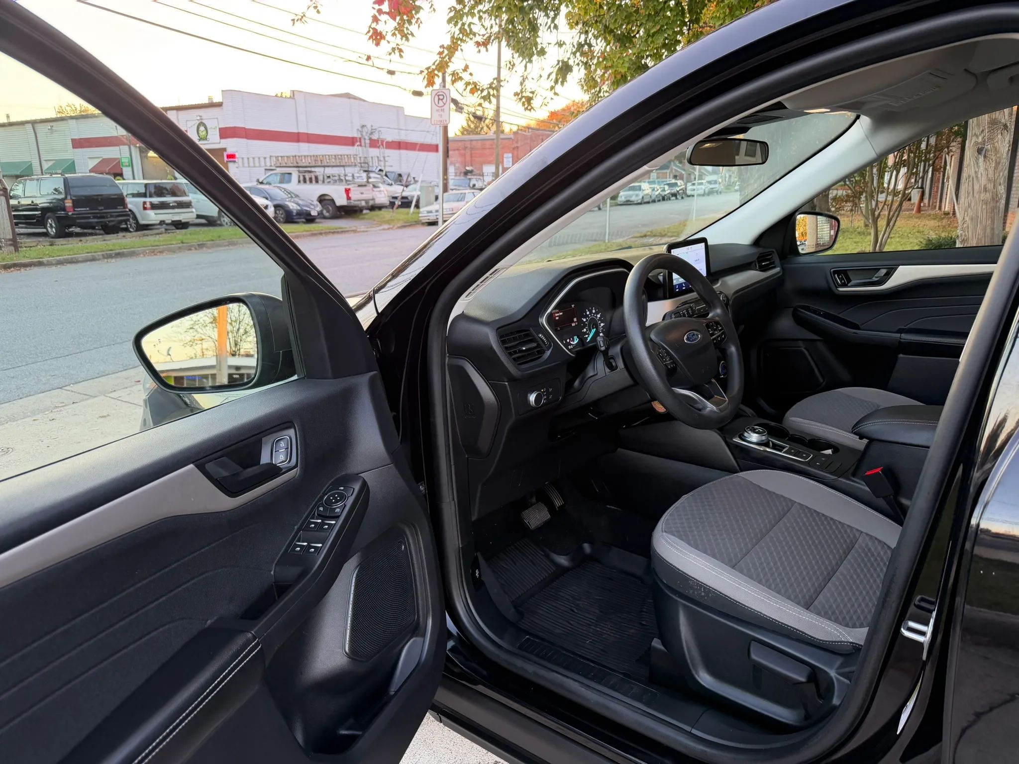 2022 Ford Escape SE Sport Utility 4D