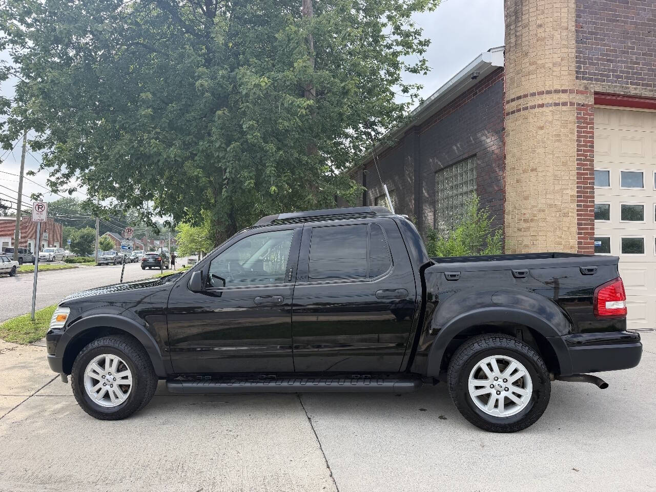 2009 Ford Explorer Sport Trac XLT Sport Utility Pickup 4D