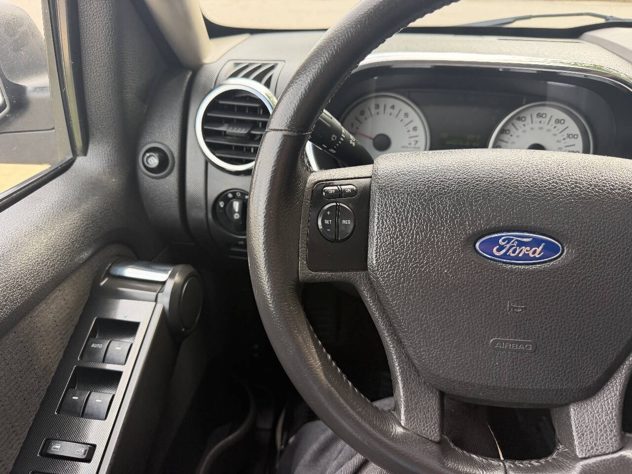 2009 Ford Explorer Sport Trac XLT Sport Utility Pickup 4D
