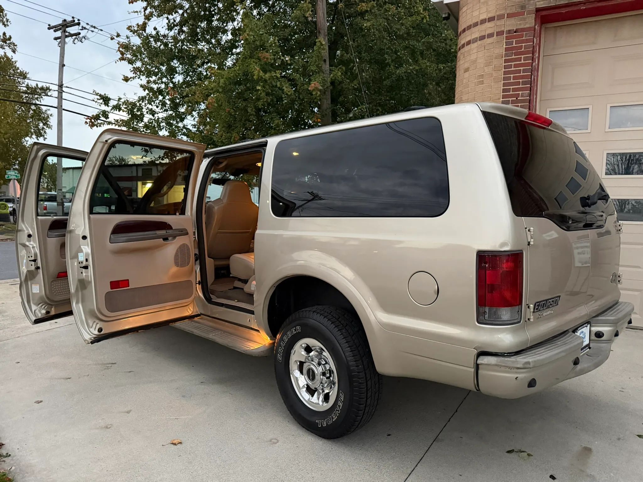 2004 Ford Excursion Limited Sport Utility 4D