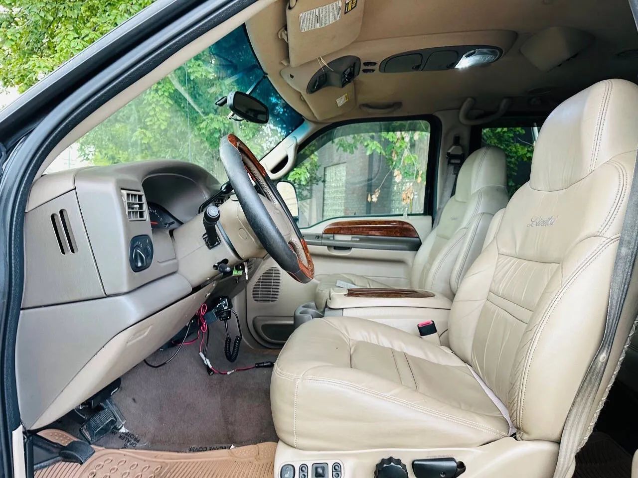 2000 Ford Excursion Sport Utility 4D photo 13
