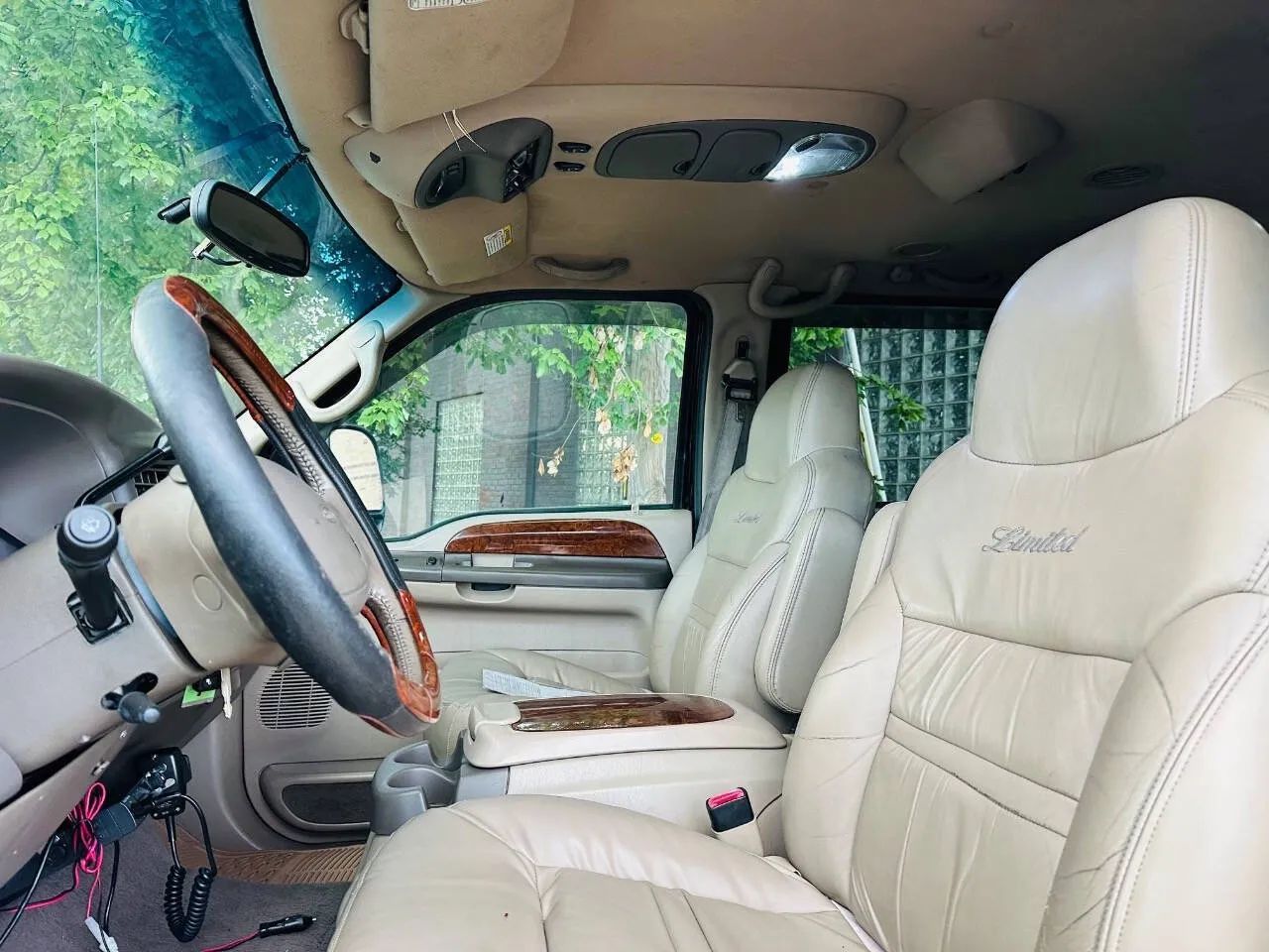 2000 Ford Excursion Sport Utility 4D photo 14