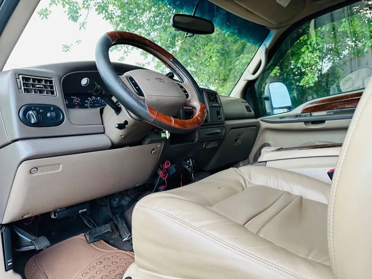 2000 Ford Excursion Sport Utility 4D photo 15