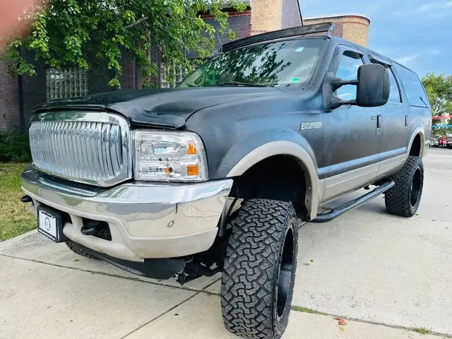 2000 Ford Excursion Sport Utility 4D photo 2