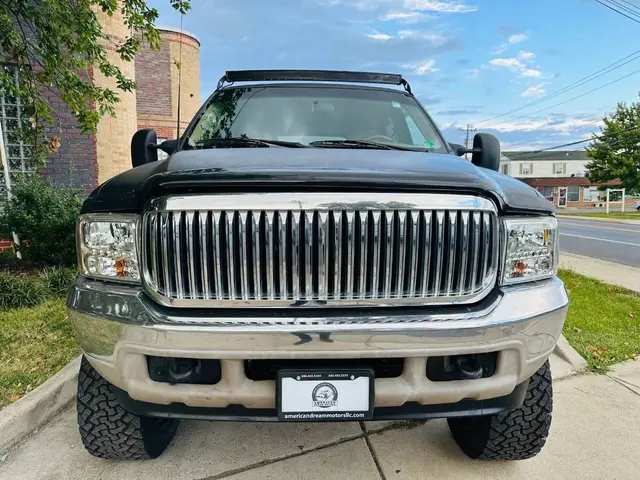 2000 Ford Excursion Sport Utility 4D photo 3