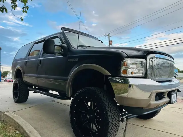 2000 Ford Excursion Sport Utility 4D photo 4