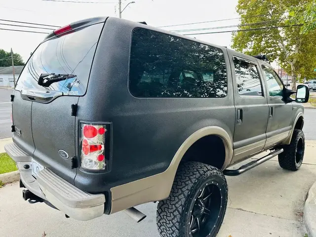 2000 Ford Excursion Sport Utility 4D photo 7