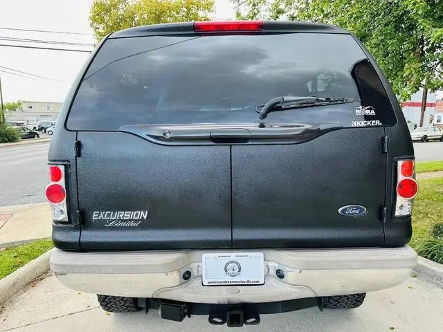 2000 Ford Excursion Sport Utility 4D photo 8