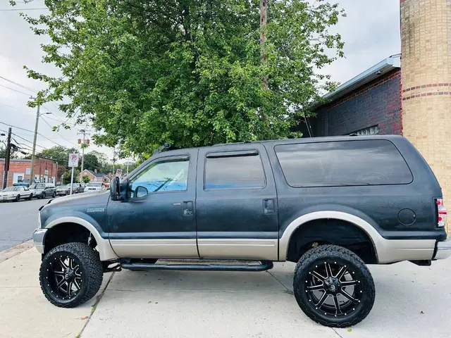 2000 Ford Excursion Sport Utility 4D photo 11