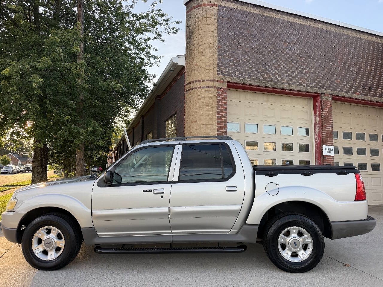 2003 Ford Explorer Sport Trac XLT Sport Utility Pickup 4D