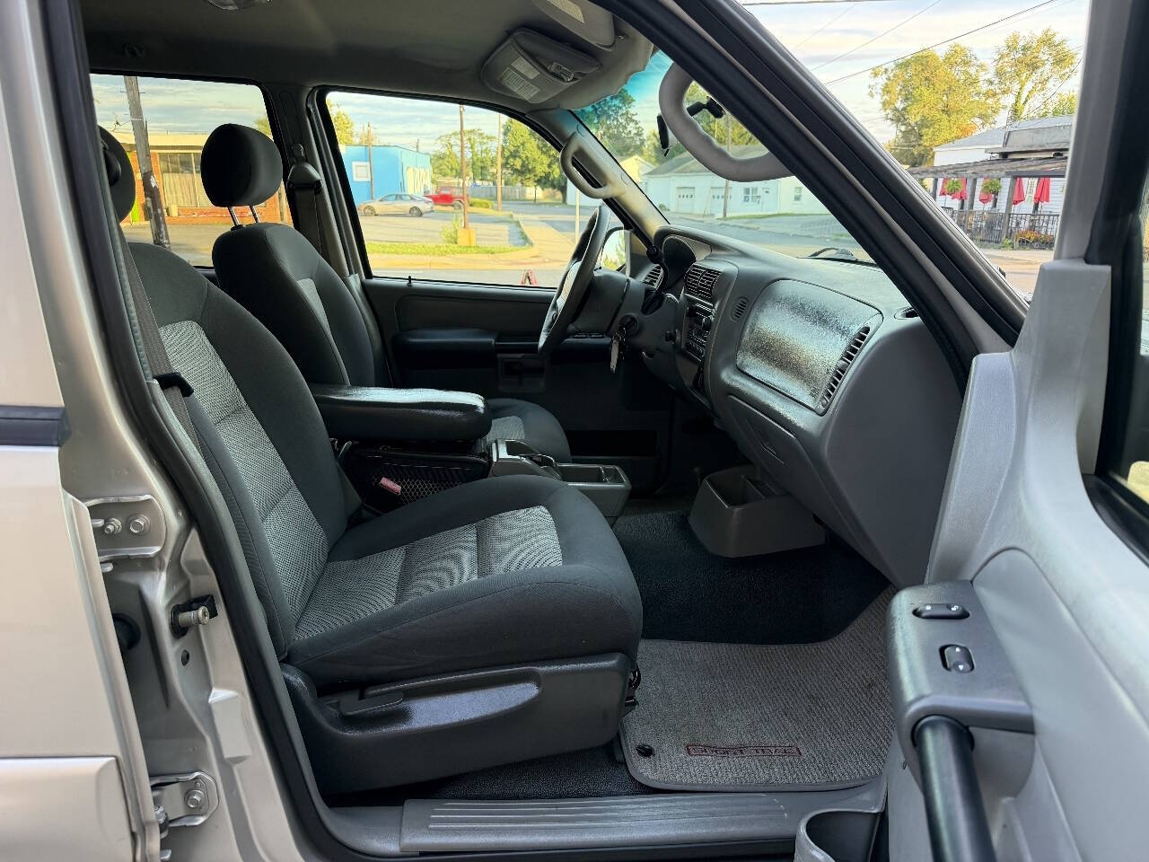 2003 Ford Explorer Sport Trac XLT Sport Utility Pickup 4D