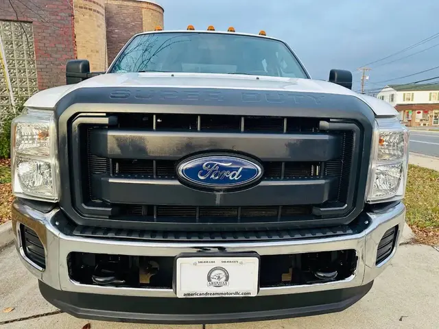 2013 Ford F350 Super Duty Crew Cab XL Pickup 4D 8 ft photo 3