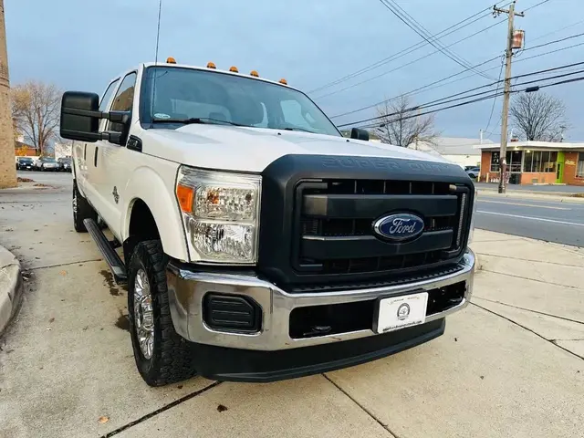 2013 Ford F350 Super Duty Crew Cab XL Pickup 4D 8 ft photo 4