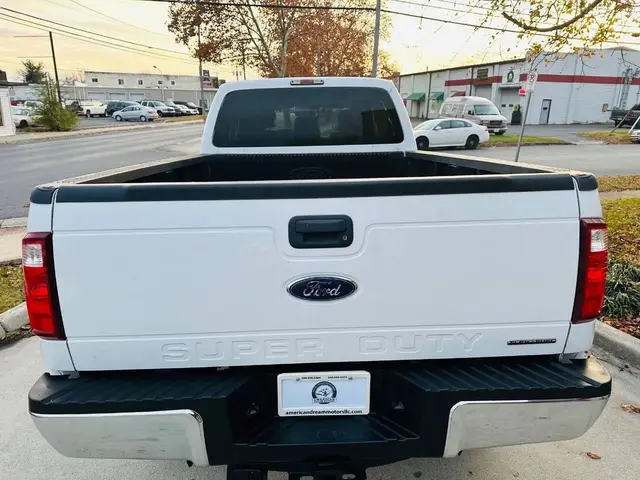 2013 Ford F350 Super Duty Crew Cab XL Pickup 4D 8 ft photo 11
