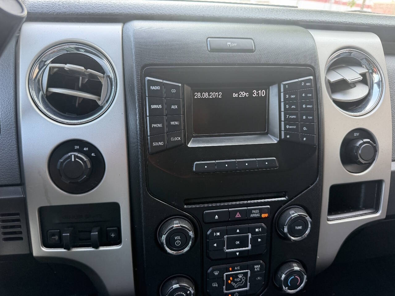 2013 Ford F-150 XLT photo 23