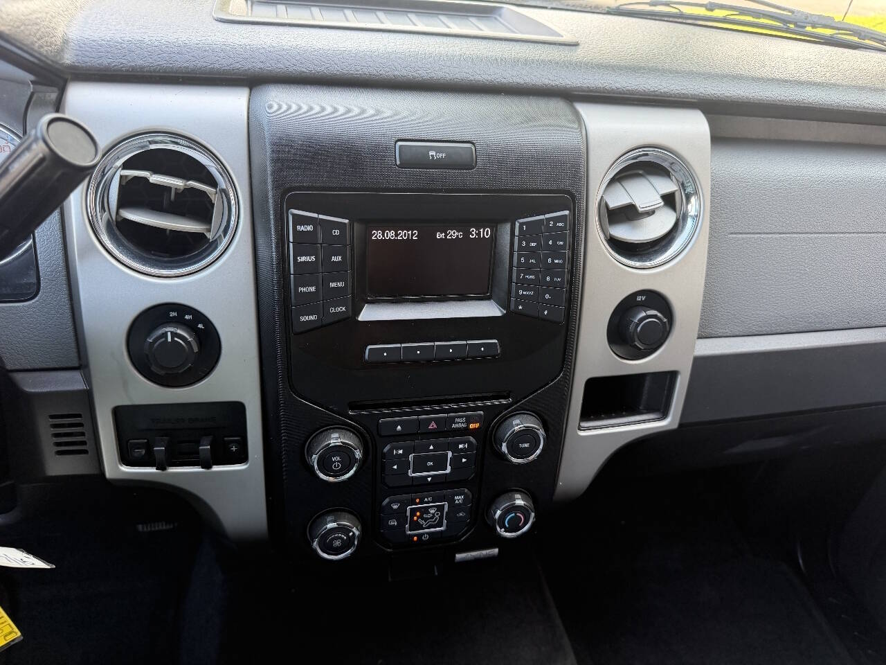 2013 Ford F-150 XLT photo 24
