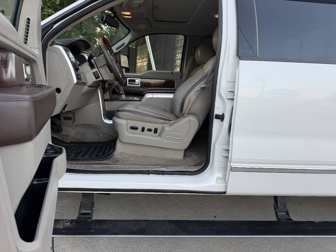 2010 Ford F150 SuperCrew Cab Platinum Pickup 4D 5 1/2 ft