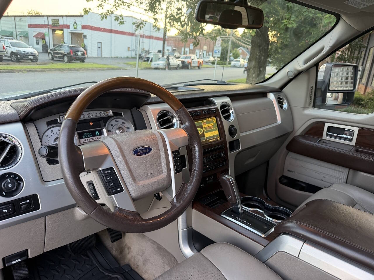 2010 Ford F150 SuperCrew Cab Platinum Pickup 4D 5 1/2 ft