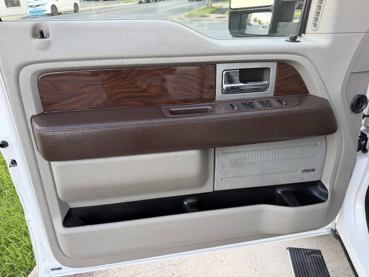 2010 Ford F150 SuperCrew Cab Platinum Pickup 4D 5 1/2 ft