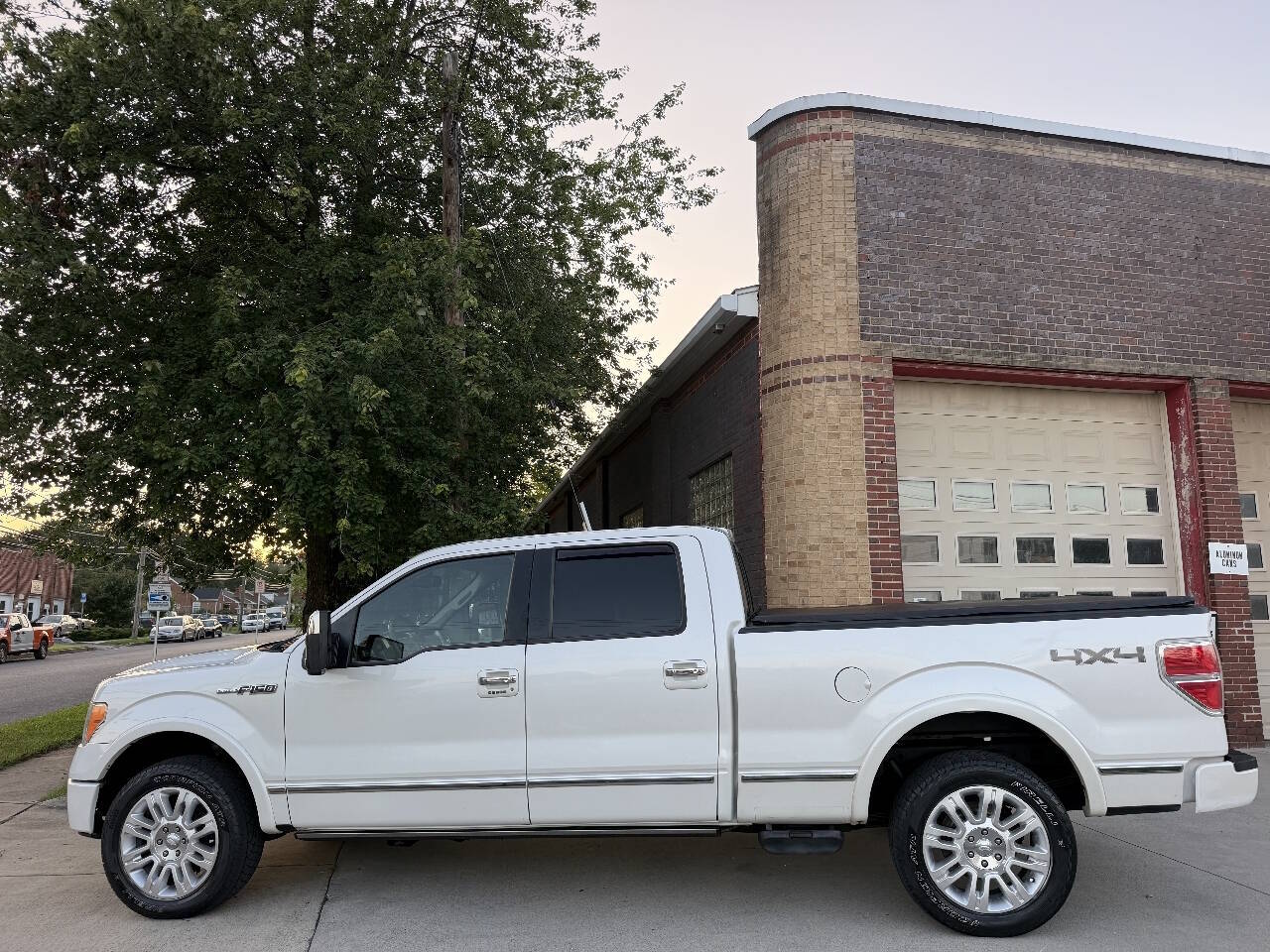 2010 Ford F150 SuperCrew Cab Platinum Pickup 4D 5 1/2 ft