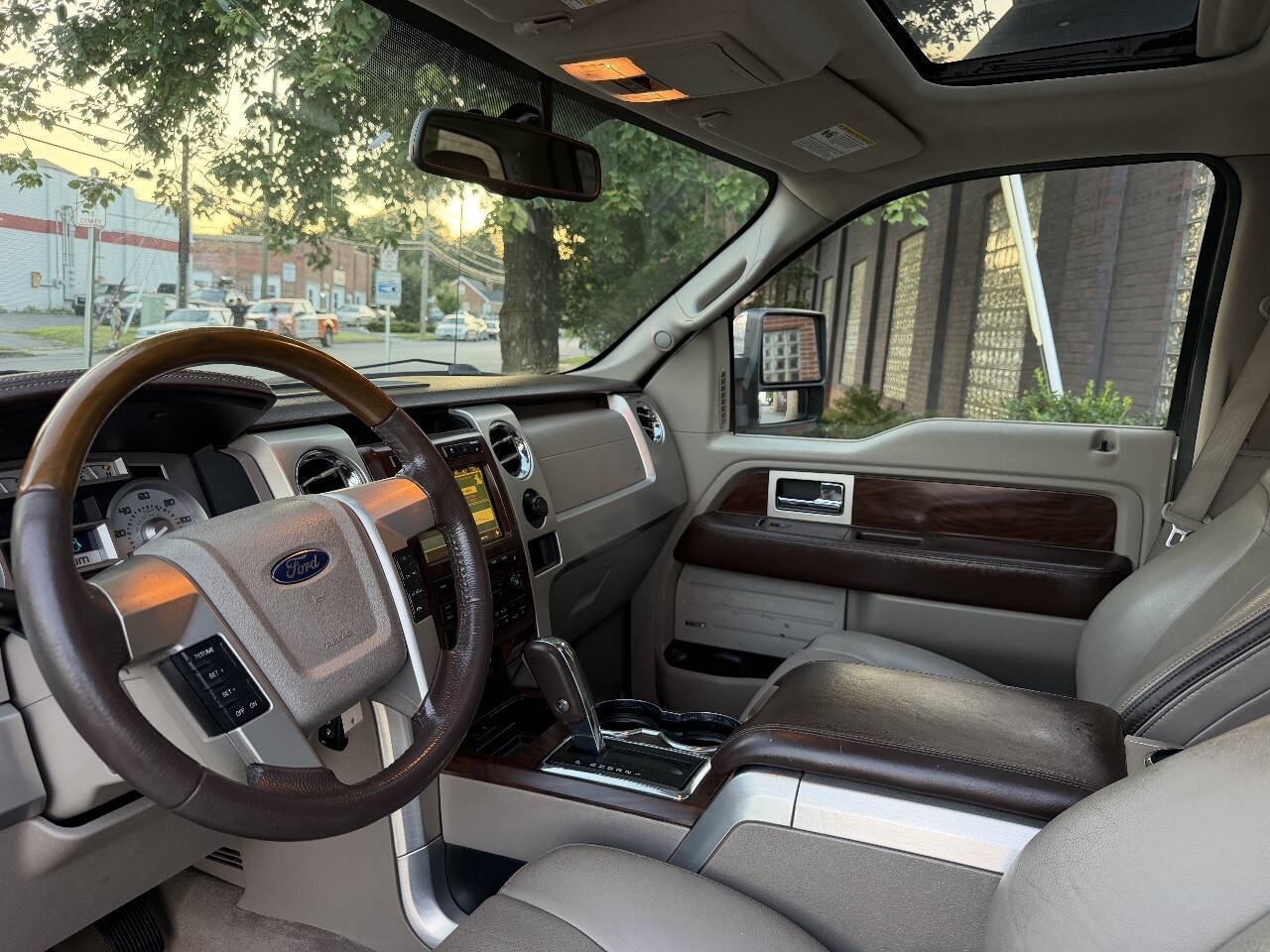 2010 Ford F150 SuperCrew Cab Platinum Pickup 4D 5 1/2 ft