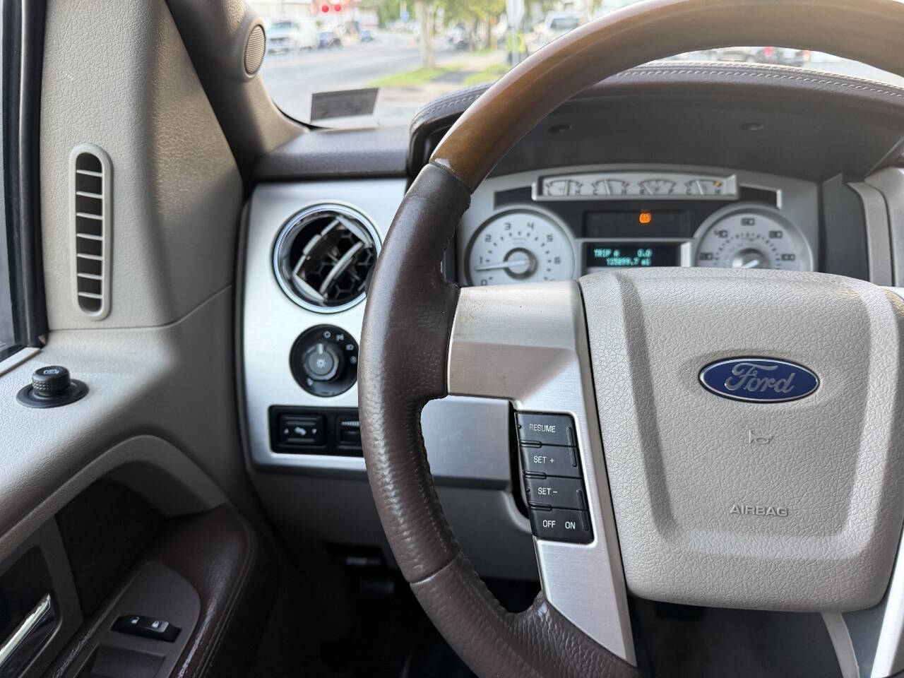 2010 Ford F150 SuperCrew Cab Platinum Pickup 4D 5 1/2 ft