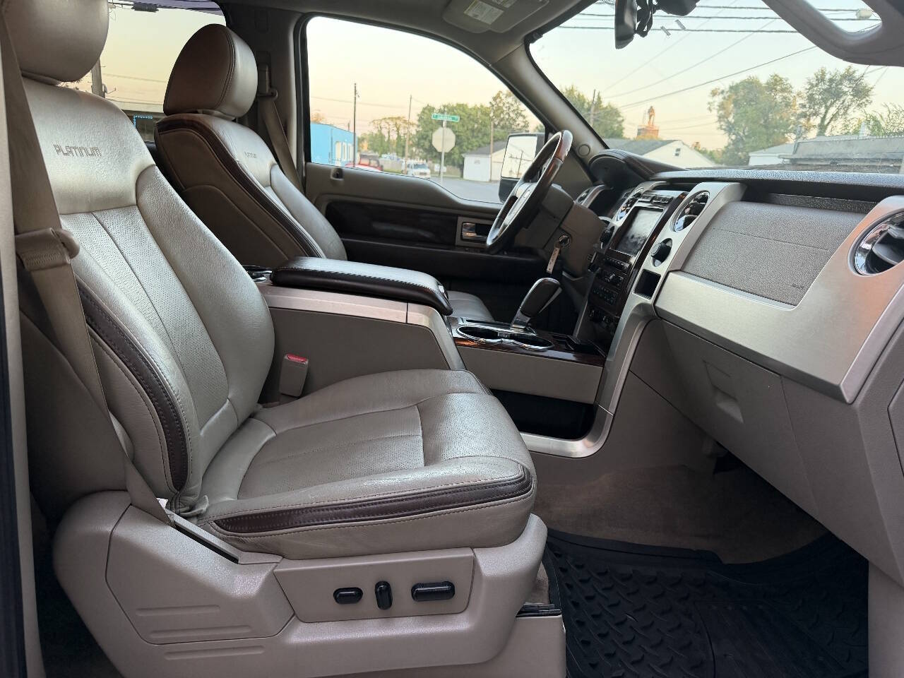 2010 Ford F150 SuperCrew Cab Platinum Pickup 4D 5 1/2 ft