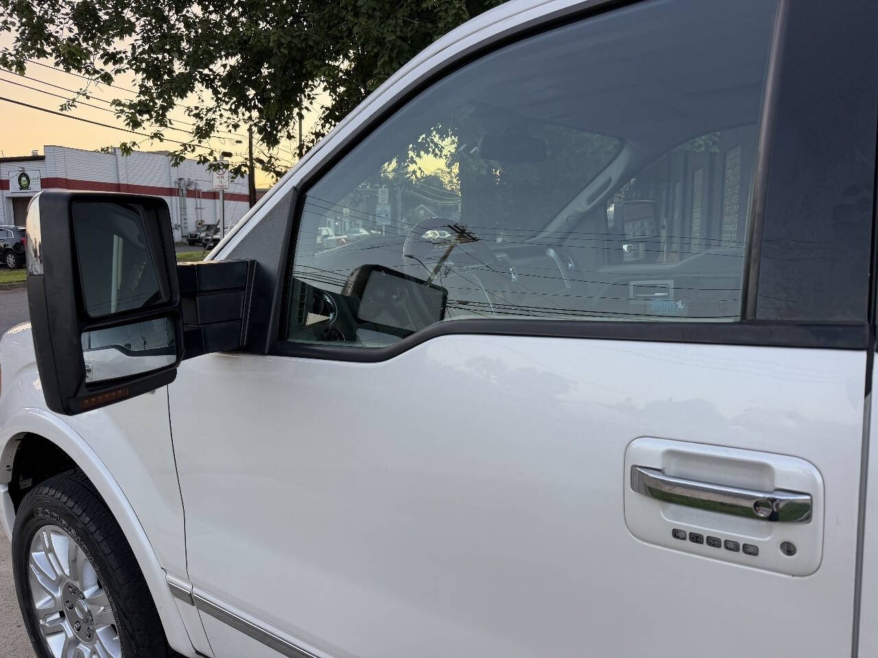 2010 Ford F150 SuperCrew Cab Platinum Pickup 4D 5 1/2 ft