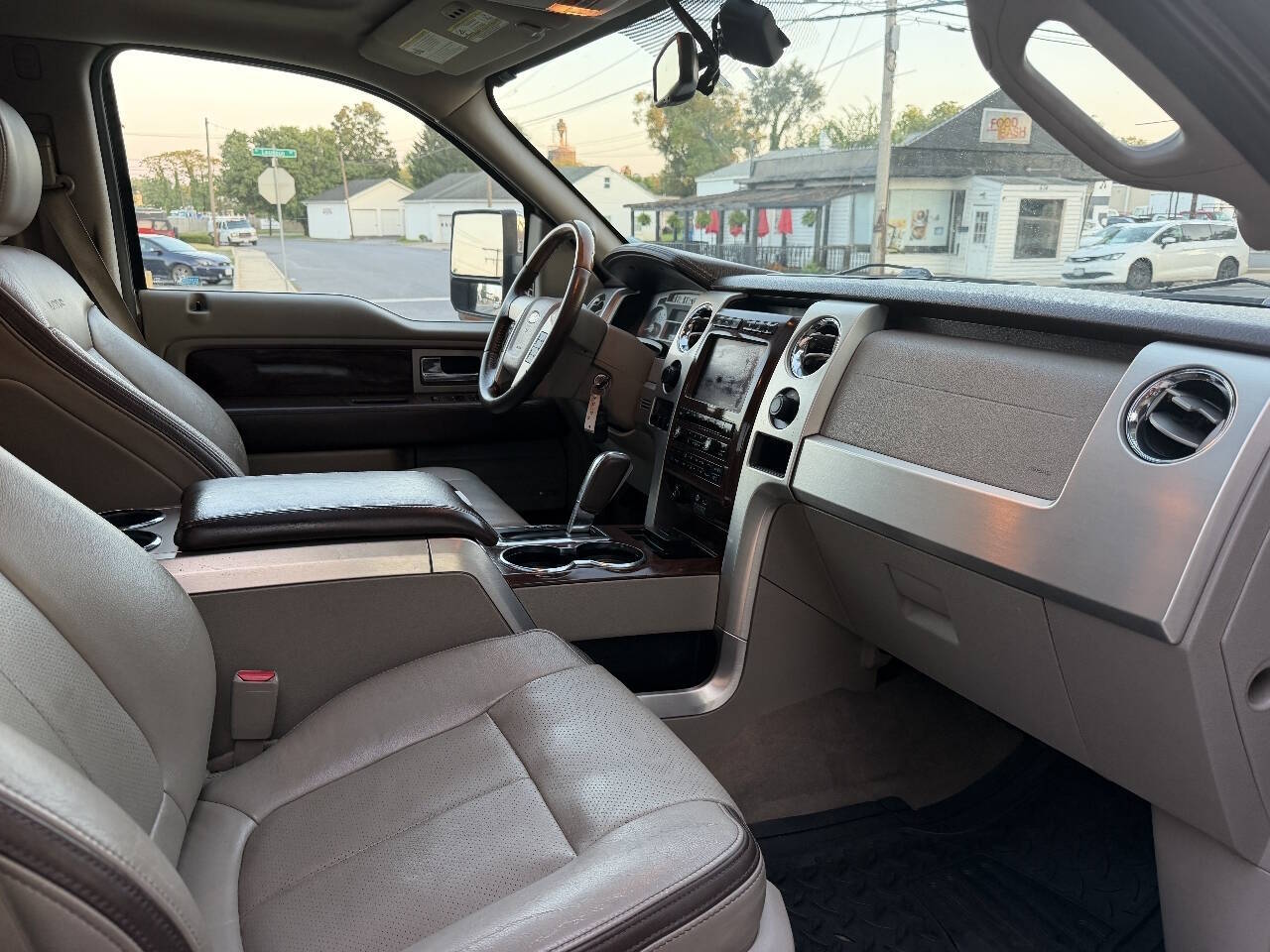 2010 Ford F150 SuperCrew Cab Platinum Pickup 4D 5 1/2 ft