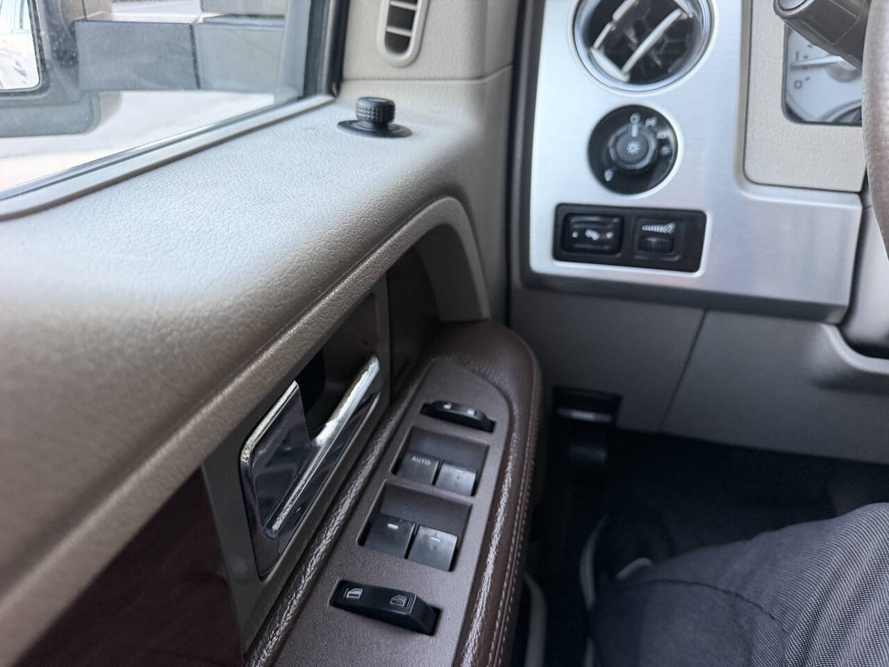 2010 Ford F150 SuperCrew Cab Platinum Pickup 4D 5 1/2 ft