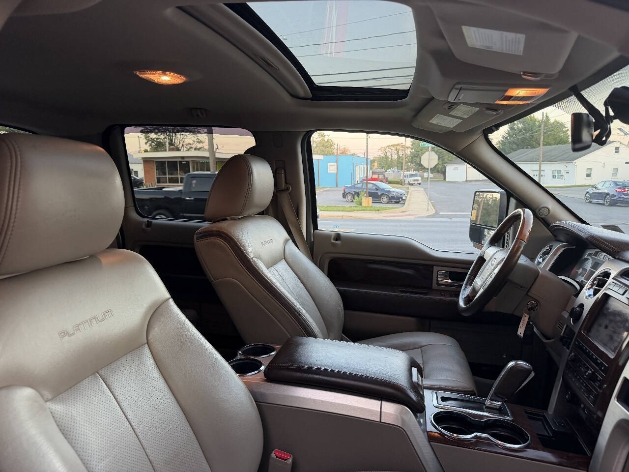 2010 Ford F150 SuperCrew Cab Platinum Pickup 4D 5 1/2 ft