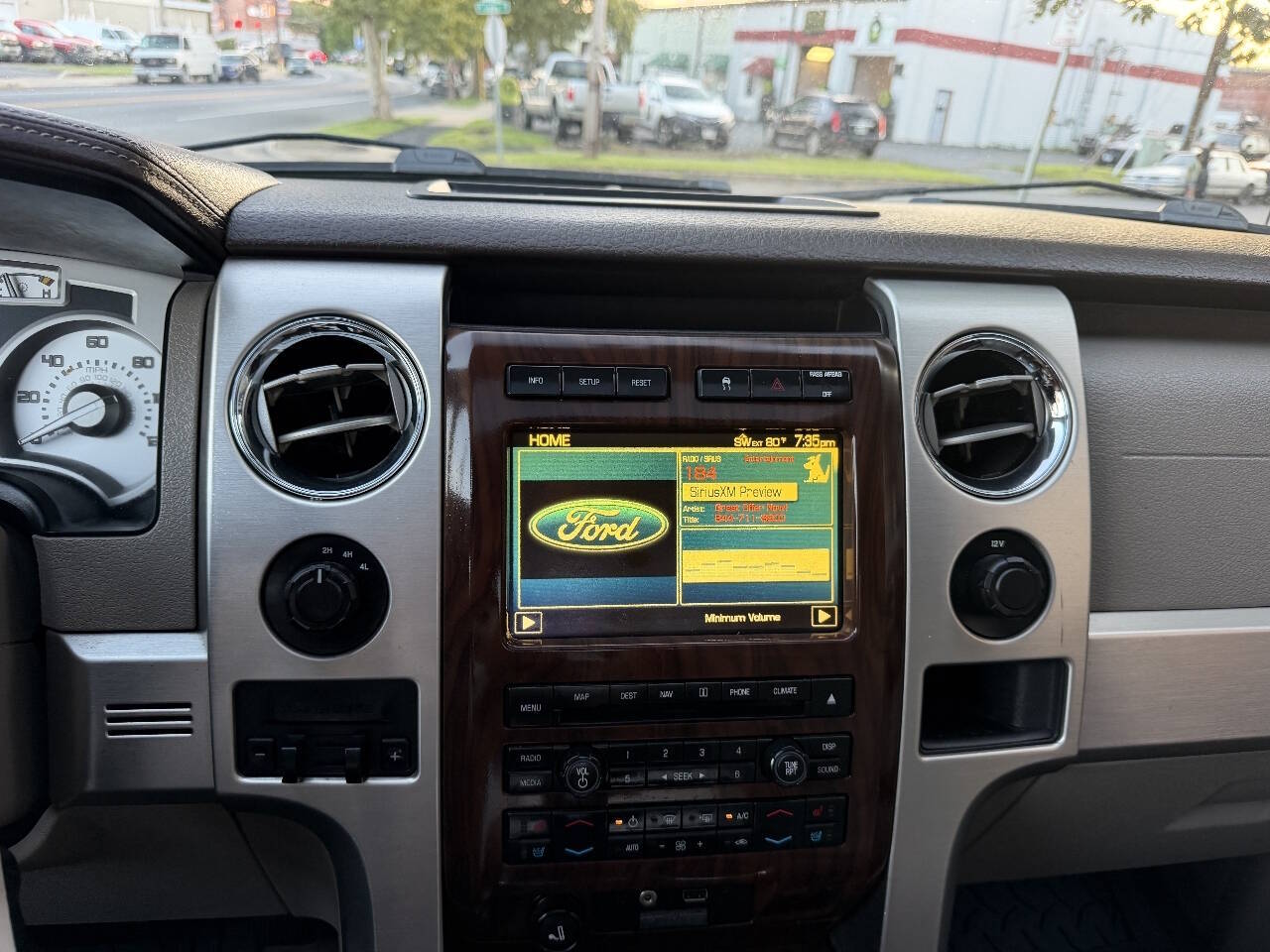 2010 Ford F150 SuperCrew Cab Platinum Pickup 4D 5 1/2 ft