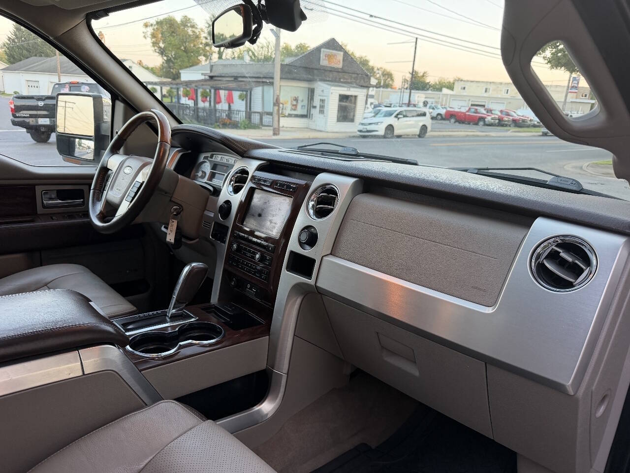2010 Ford F150 SuperCrew Cab Platinum Pickup 4D 5 1/2 ft