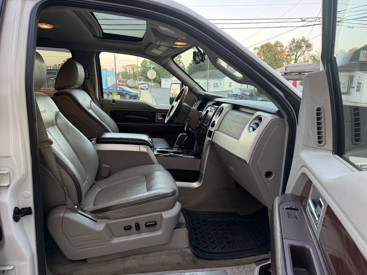 2010 Ford F150 SuperCrew Cab Platinum Pickup 4D 5 1/2 ft