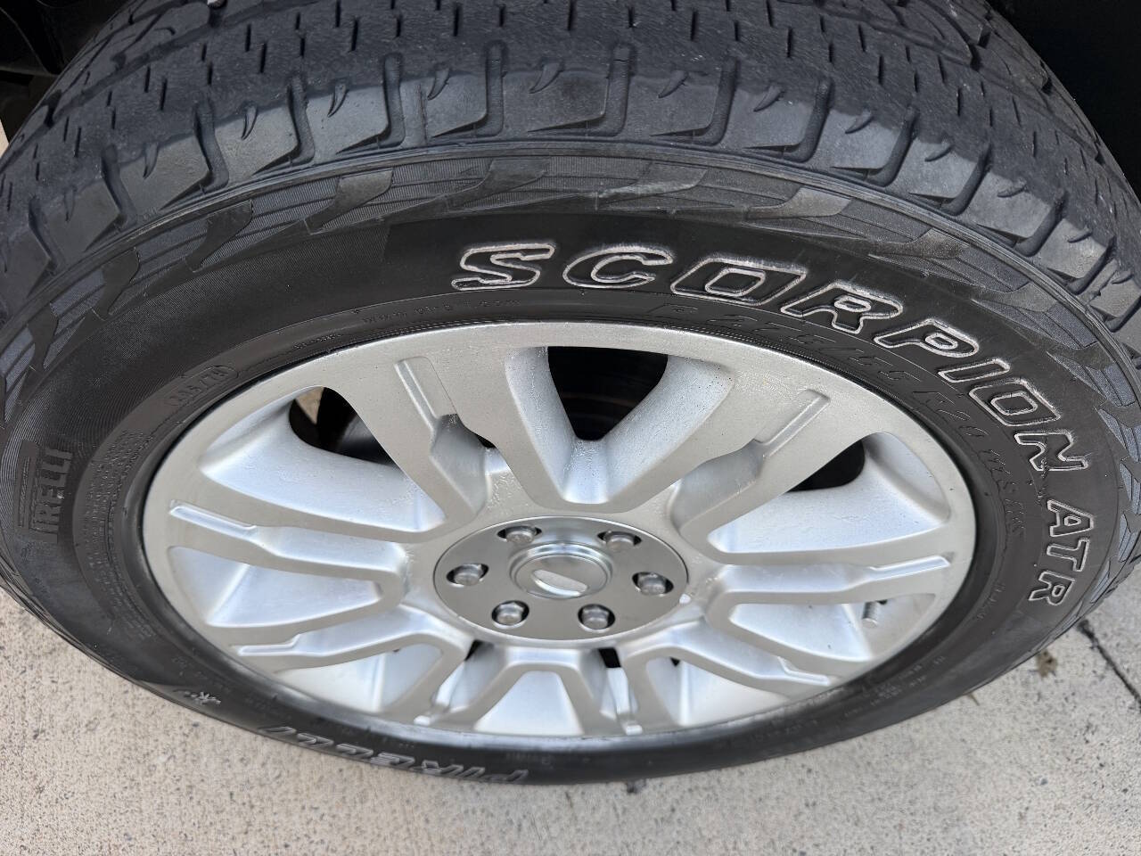 2010 Ford F150 SuperCrew Cab Platinum Pickup 4D 5 1/2 ft