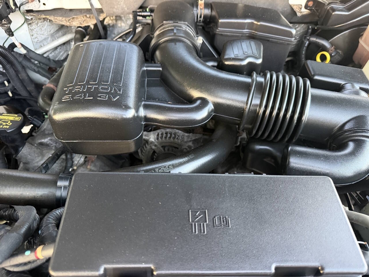 2010 Ford F150 SuperCrew Cab Platinum Pickup 4D 5 1/2 ft