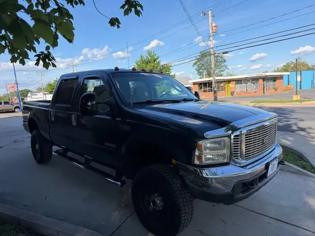 2004 Ford F250 Super Duty Crew Cab XLT Pickup 4D 8 ft photo 3