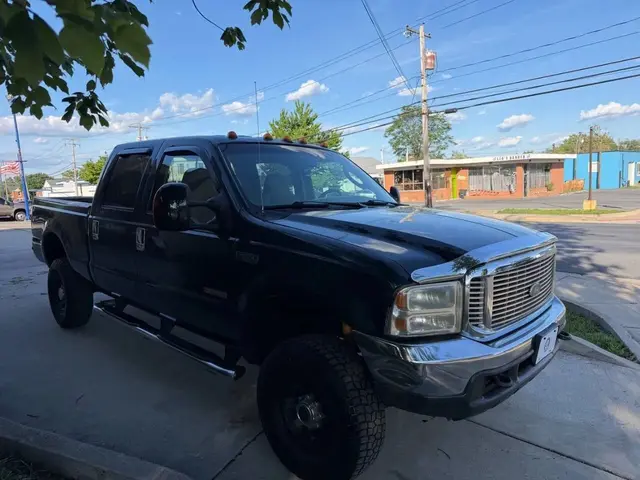 2004 Ford F250 Super Duty Crew Cab XLT Pickup 4D 8 ft photo 4