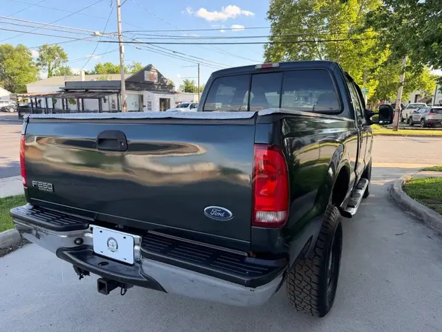 2004 Ford F250 Super Duty Crew Cab XLT Pickup 4D 8 ft photo 8