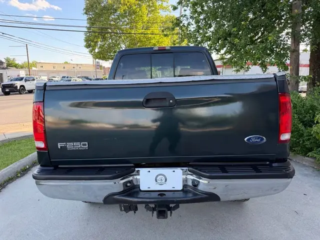 2004 Ford F250 Super Duty Crew Cab XLT Pickup 4D 8 ft photo 9