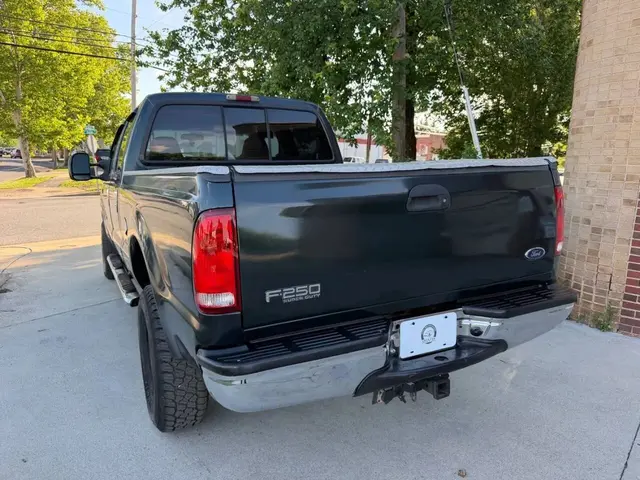 2004 Ford F250 Super Duty Crew Cab XLT Pickup 4D 8 ft photo 11